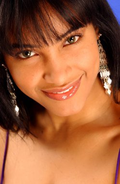 Çarpıcı güzel sevimli esmer sıkı yakın çekim yüz çekim