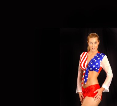 Oldukça seksi busty profesyonel model kırmızı beyaz ve mavi kıyafet