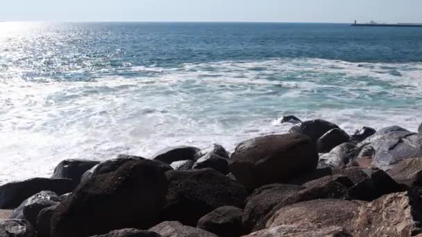 Чудовий Морський Плащ Узбережжя Атлантичного Океану Статична Камера Бірюзові Хвилі — стокове відео