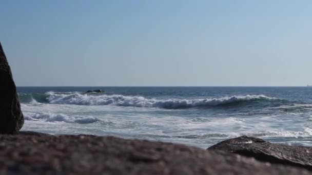 Tyrkysový Surfování Pobřeží Atlantského Oceánu Krásné Moře Statická Kamera Tyrkysové — Stock video