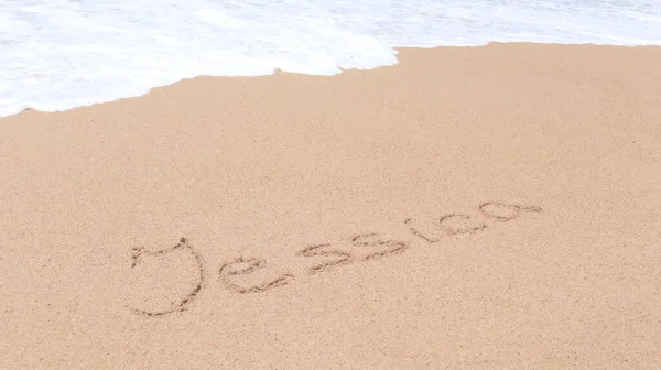 杰西卡沙地上的名字沙地上的名字 被海浪冲刷过 创意概念 — 图库照片