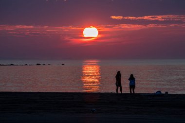 Samanyolu gökyüzü Rockport, Massachusetts 'te kalenin üstünde.
