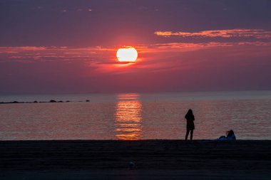 Samanyolu gökyüzü Rockport, Massachusetts 'te kalenin üstünde.