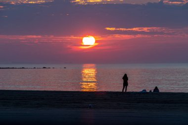Samanyolu gökyüzü Rockport, Massachusetts 'te kalenin üstünde.