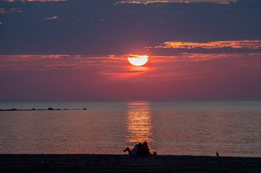 Samanyolu gökyüzü Rockport, Massachusetts 'te kalenin üstünde.