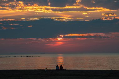 Samanyolu gökyüzü Rockport, Massachusetts 'te kalenin üstünde.