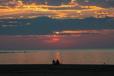 Samanyolu gökyüzü Rockport, Massachusetts 'te kalenin üstünde.