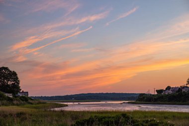 Samanyolu gökyüzü Rockport, Massachusetts 'te kalenin üstünde.