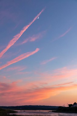Samanyolu gökyüzü Rockport, Massachusetts 'te kalenin üstünde.