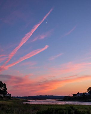 Samanyolu gökyüzü Rockport, Massachusetts 'te kalenin üstünde.