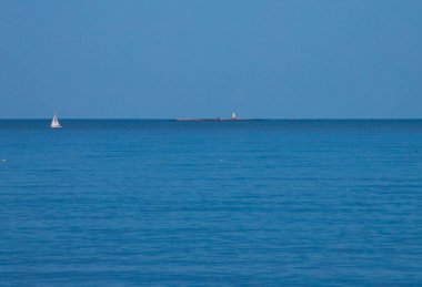 Samanyolu gökyüzü Rockport, Massachusetts 'te kalenin üstünde.