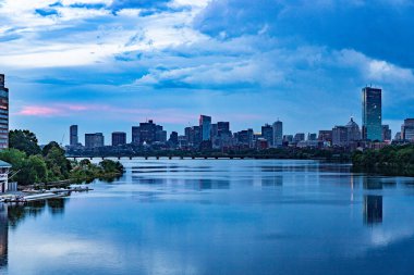 Samanyolu gökyüzü Rockport, Massachusetts 'te kalenin üstünde.