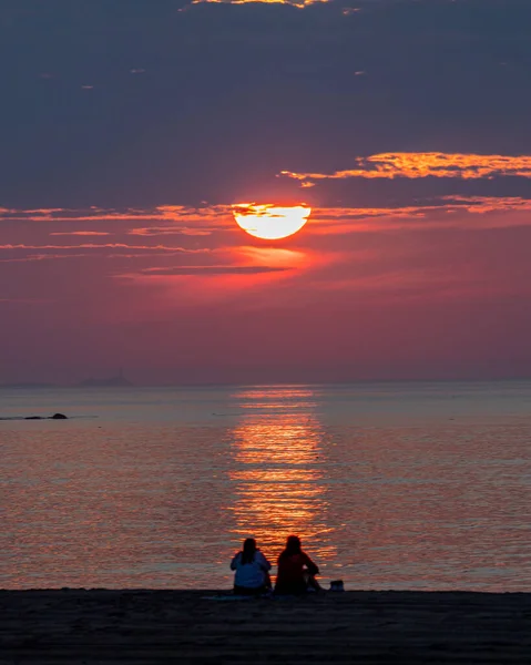 Samanyolu gökyüzü Rockport, Massachusetts 'te kalenin üstünde.