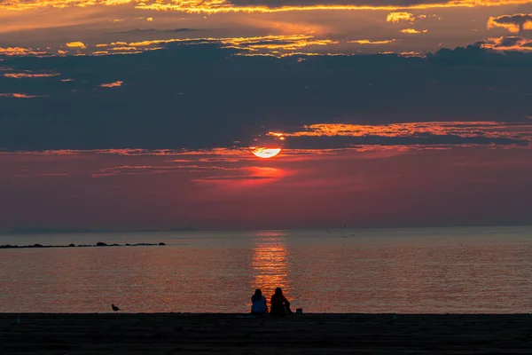 Samanyolu gökyüzü Rockport, Massachusetts 'te kalenin üstünde.