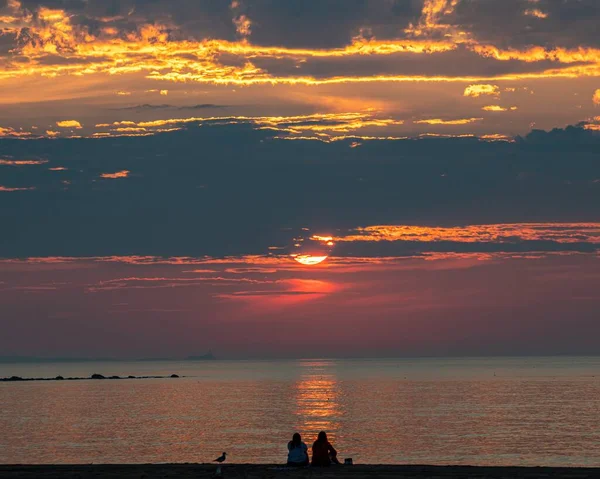 Samanyolu gökyüzü Rockport, Massachusetts 'te kalenin üstünde.