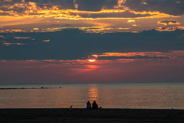 Samanyolu gökyüzü Rockport, Massachusetts 'te kalenin üstünde.