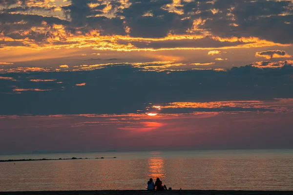 Samanyolu gökyüzü Rockport, Massachusetts 'te kalenin üstünde.
