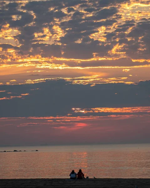 Samanyolu gökyüzü Rockport, Massachusetts 'te kalenin üstünde.