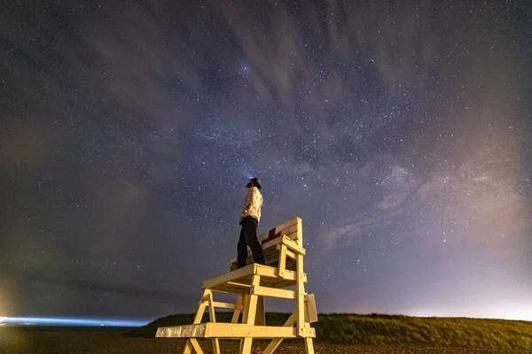 Man Står Badvakt Stol Stjärnorna Nantucket — Stockfoto