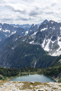 Kuzey Şelaleleri Ulusal Parkı 'nda seyahat macerası.