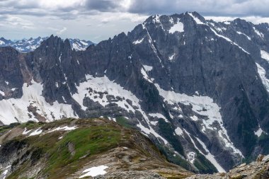 Yeni Zelanda Günbatımı Seyahat Macerası ve Kuzey Şelaleleri Ulusal Parkı.