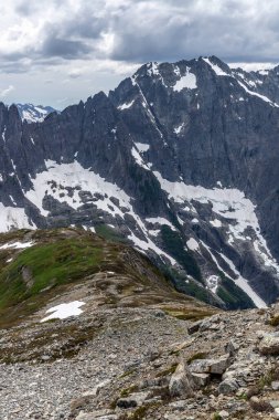 Yeni Zelanda Günbatımı Seyahat Macerası ve Kuzey Şelaleleri Ulusal Parkı.