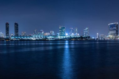 San Diego 'da uzun süre sahne ışıkları.