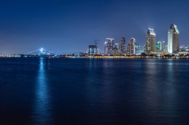 San Diego 'da uzun süre sahne ışıkları.