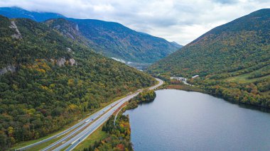 New Hampshire 'ın Beyaz Dağları' nda yürüyüş yapmak..