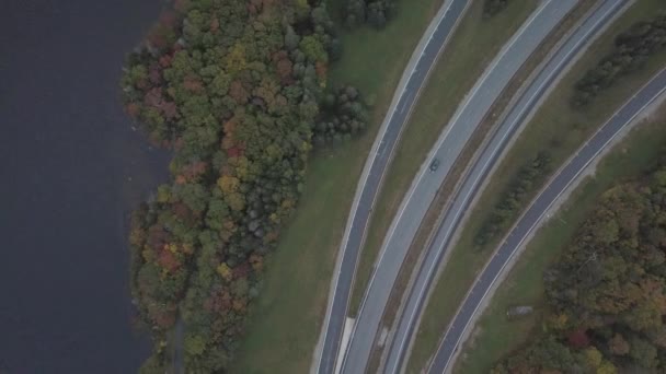 Вид Воздуха Автомобили Едущие Шоссе Горах Нью Гэмпшира Время Пиковой — стоковое видео