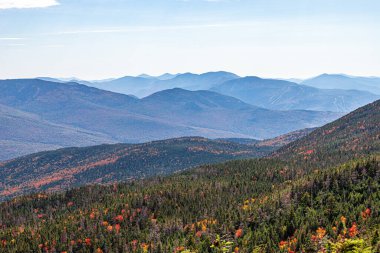 New Hampshire 'ın Beyaz Dağları' nda yürüyüş yapmak..