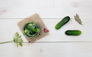 Kış için salatalıkların korunması. Düz Yatay