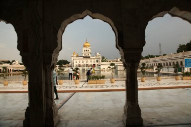 Tarihsel Sikh Banglasahib Gurudwara, ibadet evi, en iyi turist, hac mekanı, Yeni Delhi, Hindistan 
