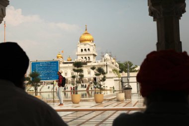 Tarihsel Sikh Banglasahib Gurudwara, ibadet evi, en iyi turist, hac mekanı, Yeni Delhi, Hindistan 