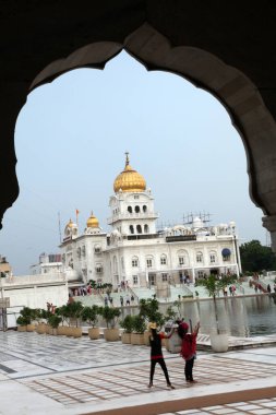 Tarihsel Sikh Banglasahib Gurudwara, ibadet evi, en iyi turist, hac mekanı, Yeni Delhi, Hindistan 