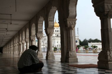 Tarihsel Sikh Banglasahib Gurudwara, ibadet evi, en iyi turist, hac mekanı, Yeni Delhi, Hindistan 