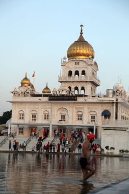 Tarihsel Sikh Banglasahib Gurudwara, ibadet evi, en iyi turist, hac mekanı, Yeni Delhi, Hindistan 