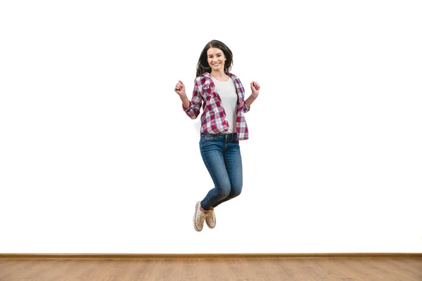 Hermosa Mujer Saltando Sobre Fondo Blanco Pared — Foto de Stock