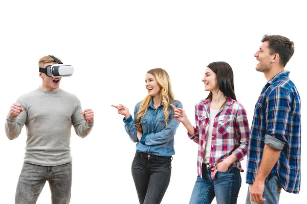 Quatro Amigos Felizes Diversão Com Óculos Realidade Virtual Fundo Branco — Fotografia de Stock