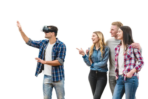 Quatro Amigos Felizes Brincam Com Óculos Realidade Virtual Fundo Branco — Fotografia de Stock