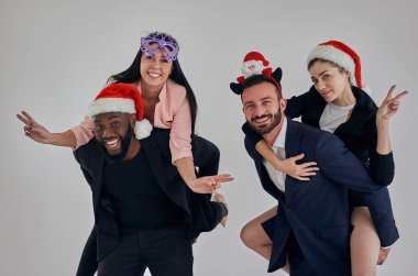 Noel 'i kutlayan iş çiftleri