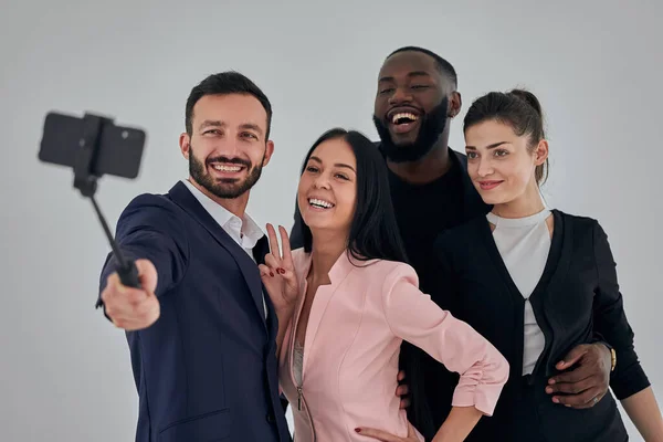 Quatro Empresários Que Fazem Selfie — Fotografia de Stock