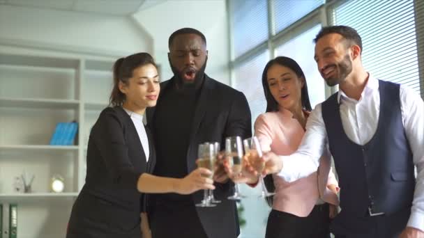 Four Business People Drinking Alcohol Office Slow Motion — Stock Video