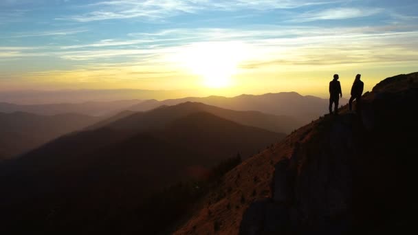 Man Woman Standing Mountain Beautiful Sunset — Stock Video
