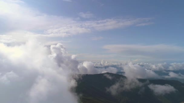 Volo Tra Nuvole Sopra Bellissime Montagne Iperlasso — Video Stock