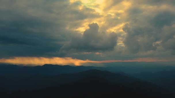 Der Flug Über Die Berge Hintergrund Des Sonnenuntergangs Hyperlapse — Stockvideo