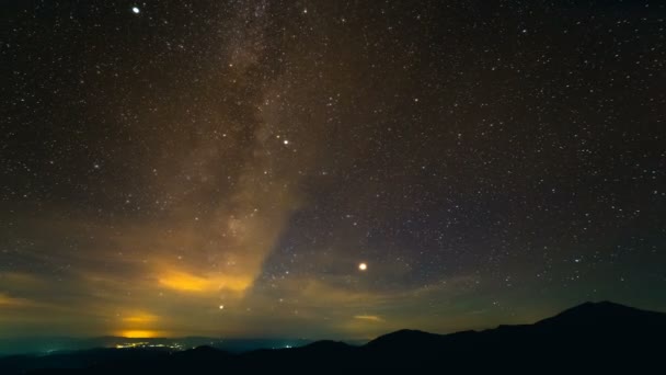 山の上の美しい流星群 時間の経過 — ストック動画