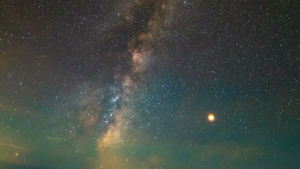 Dağların Üstündeki Yıldızlı Gökyüzü Zaman Aşımı — Stok video