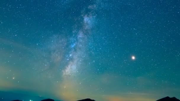Γραφικός Ουρανός Αστέρια Πάνω Από Βουνά Λήξη Χρόνου — Αρχείο Βίντεο