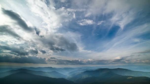 Pintoresco Torrente Nubes Sobre Las Montañas Lapso Tiempo — Vídeos de Stock